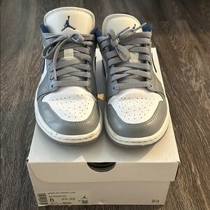 Air Jordan 1 Low - Size 8